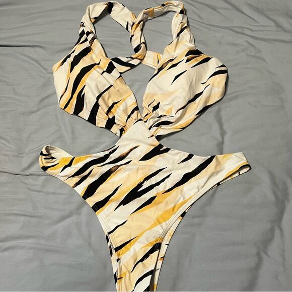 Cupshe Other - Cupshe X Stassie Cheeky Monokini White Abstract XL‎